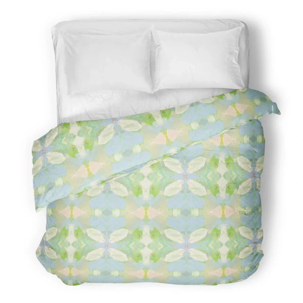 Green and White Duvet Cover with Geometric Pattern